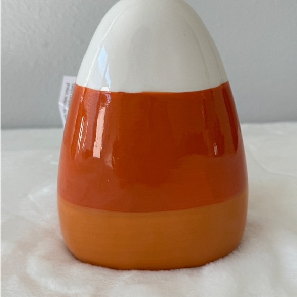 Light Up New 2024 Figural Candy Corn. - Picture 2 of 4